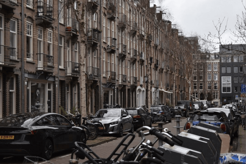 Notes On Neighbourhoods in Amsterdam