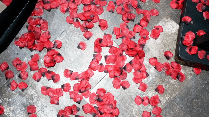 “Do You Want to Be My Girlfriend?” Bypassing the Capitalist Dichotomy of Production and Reproduction in the Study of Coworking Spaces in Mexico City